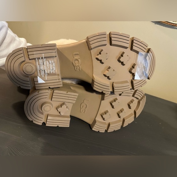 UGG Brooklyn Sunburst Platform Chelsea Boot NEW - Picture 4 of 8